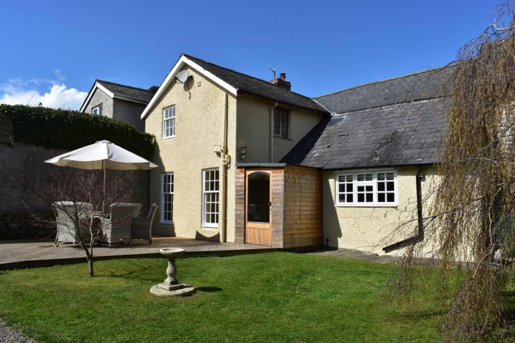 Cross Keys Cottage Holiday Let בישופס קאסל מראה חיצוני תמונה
