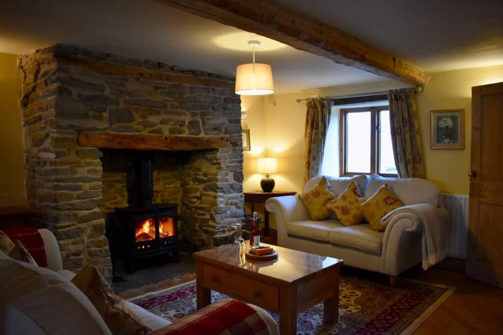 Cross Keys Cottage Holiday Let בישופס קאסל מראה חיצוני תמונה