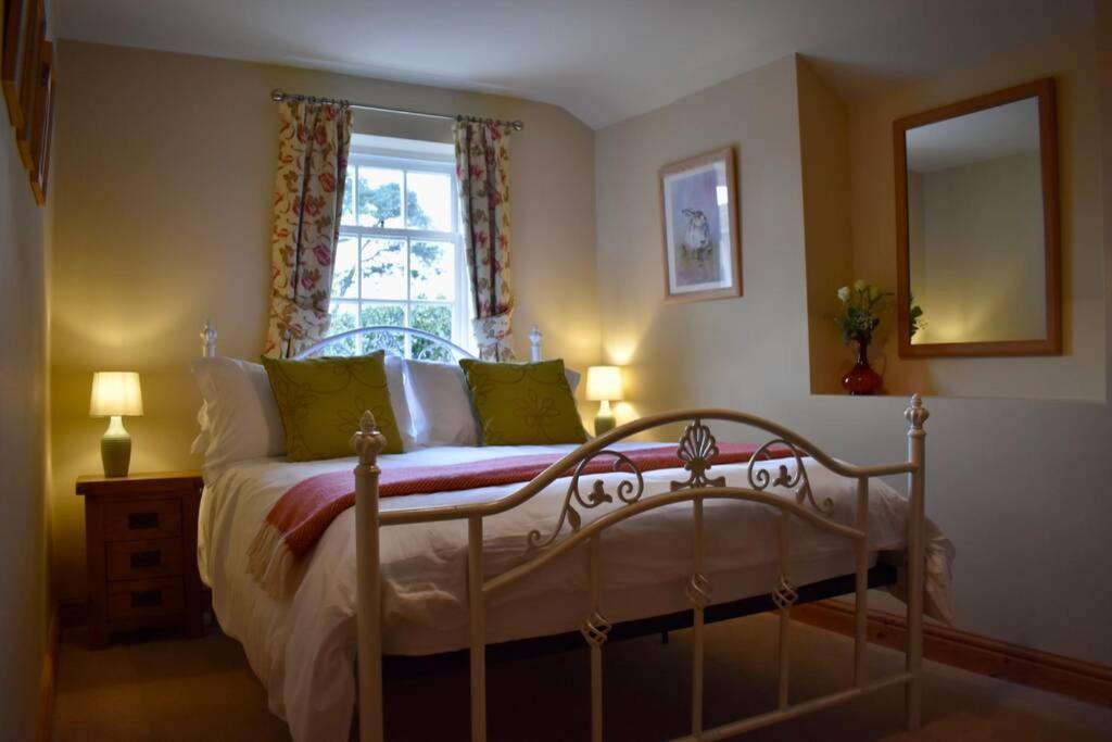 Cross Keys Cottage Holiday Let בישופס קאסל מראה חיצוני תמונה
