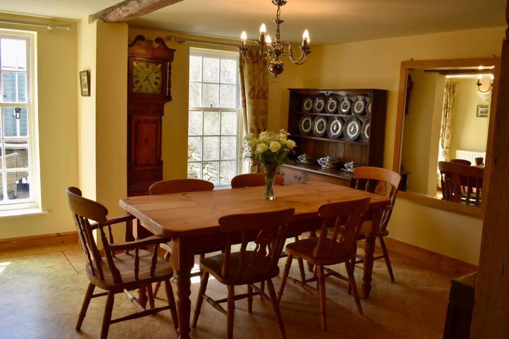 Cross Keys Cottage Holiday Let בישופס קאסל מראה חיצוני תמונה