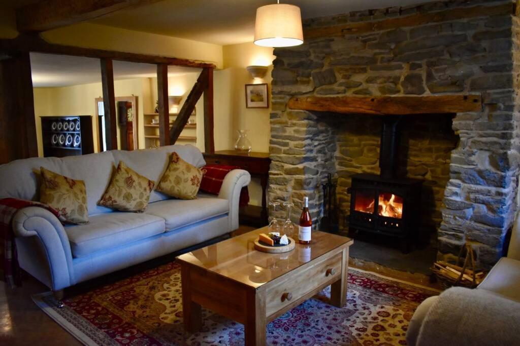 Cross Keys Cottage Holiday Let בישופס קאסל מראה חיצוני תמונה