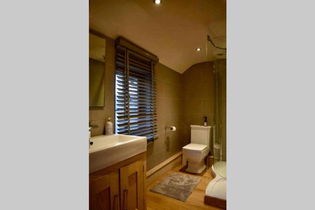 Cross Keys Cottage Holiday Let בישופס קאסל מראה חיצוני תמונה